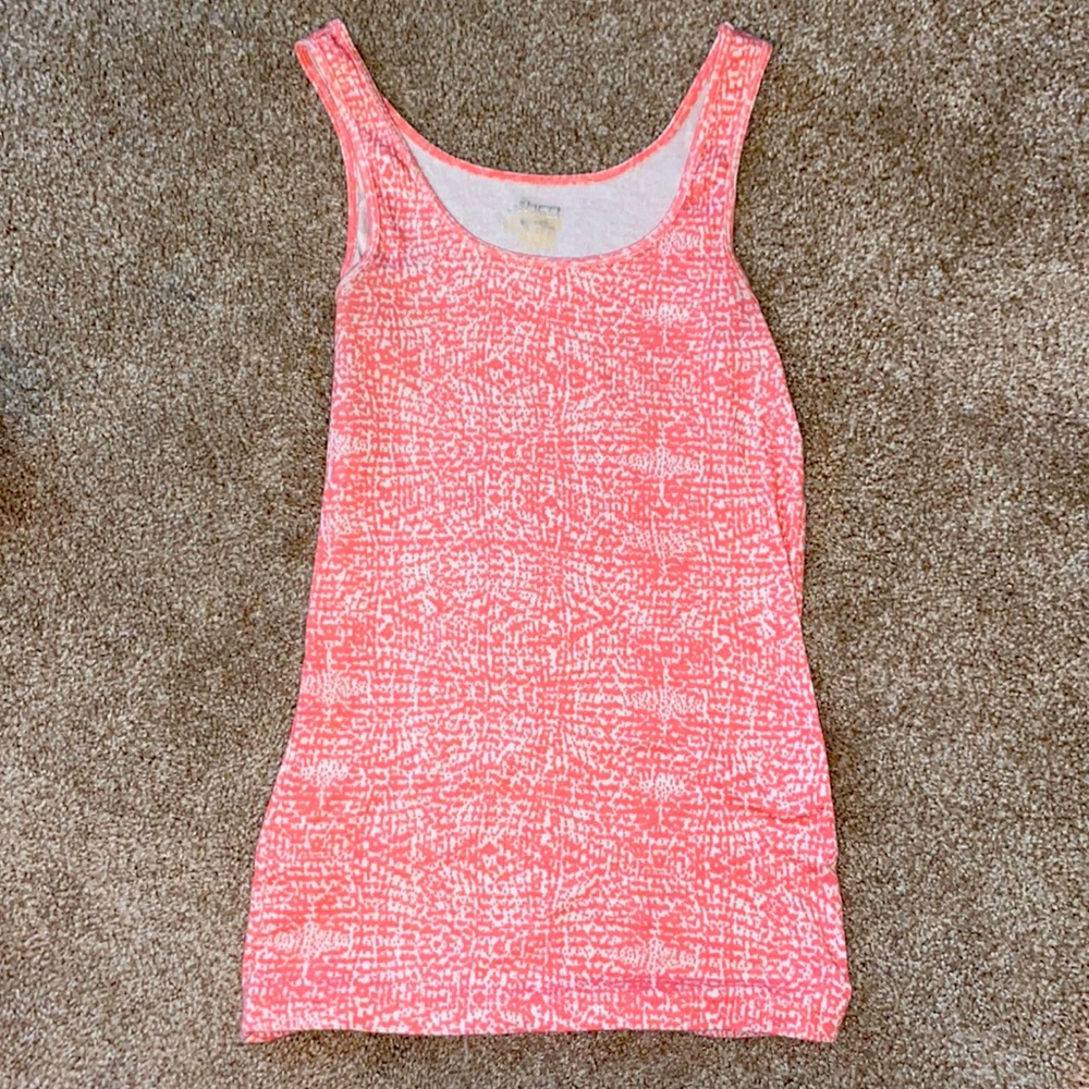 Size Small tank top. Very comfortable material.